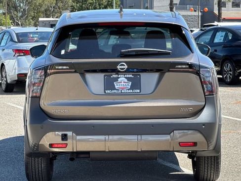 New 2025 Nissan Kicks SV image 5