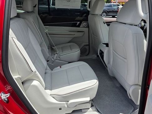 New 2026 Buick Enclave Avenir w/ Super Cruise Package FWD image 17
