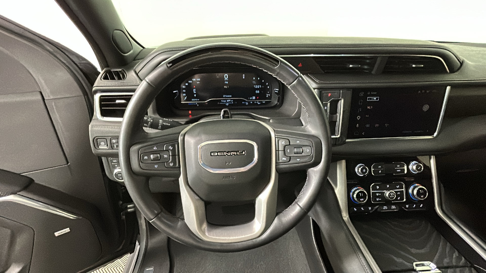 Used 2024 GMC Yukon XL Denali w/ Denali Reserve Package AWD/4WD image 18