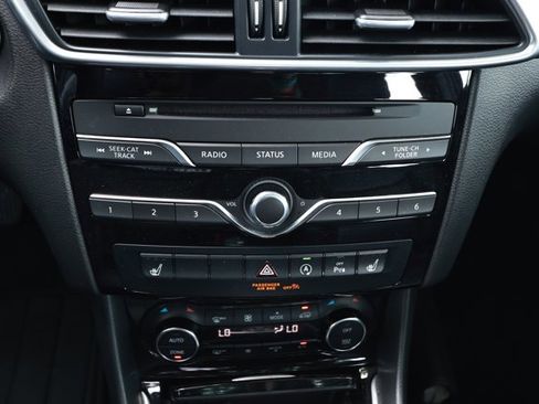 Used 2019 INFINITI QX30 w/ Cargo Package FWD image 19