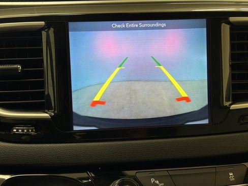 Used 2018 Chrysler Pacifica Touring Plus FWD image 20