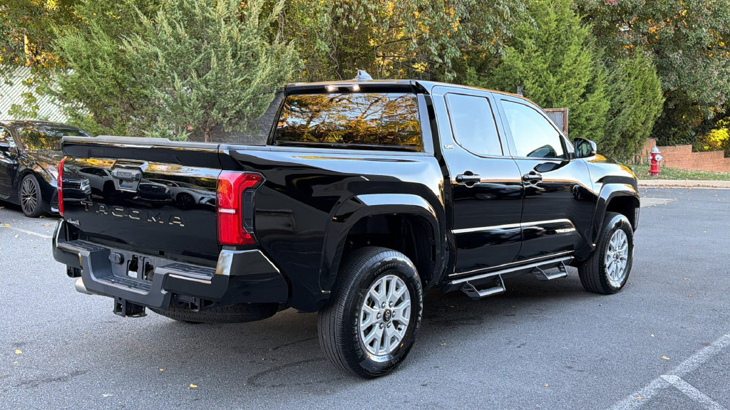 Used 2025 Toyota Tacoma SR5 AWD/4WD image 4