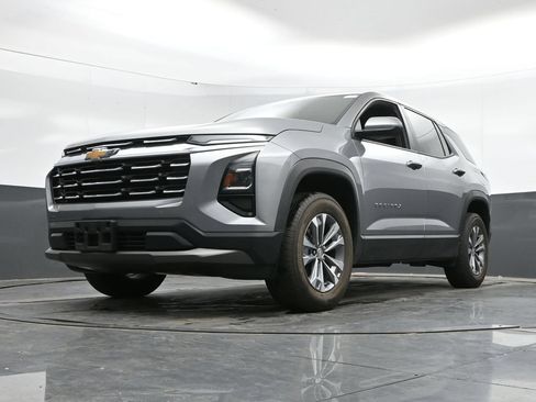 Used 2025 Chevrolet Equinox LT FWD image 41