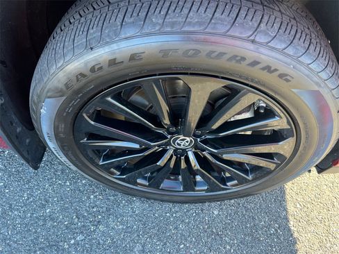 Used 2024 Toyota Highlander XSE image 17