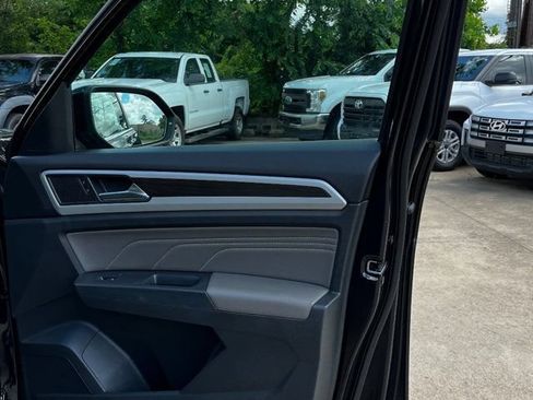 Used 2021 Volkswagen Atlas SE FWD image 19