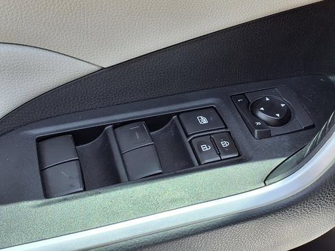 Used 2020 Toyota RAV4 XLE w/ Convenience Package FWD image 21