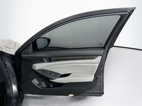 Used 2019 Honda Accord Touring image 31
