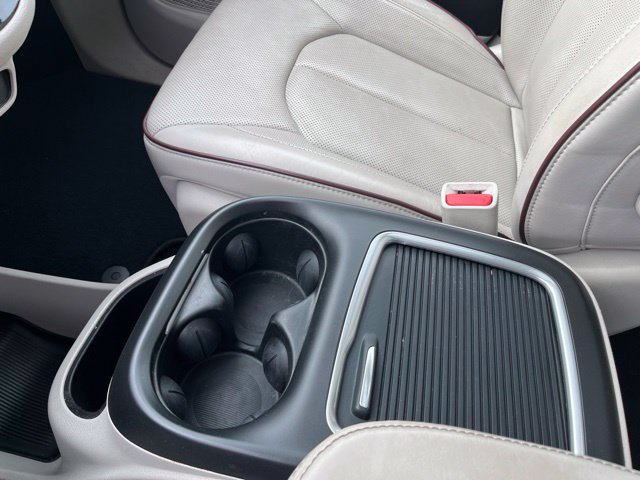 Used 2019 Chrysler Pacifica Limited FWD image 16