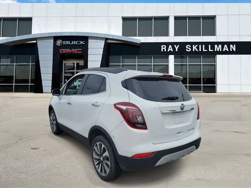 Used 2022 Buick Encore Preferred AWD/4WD image 3