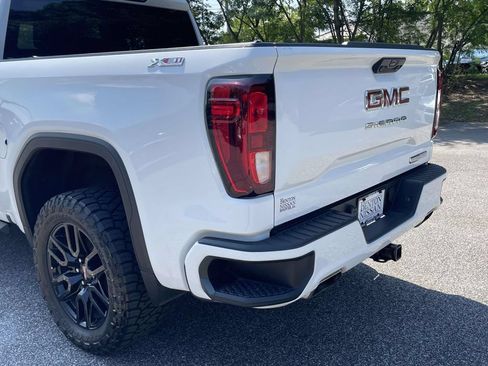 Used 2023 GMC Sierra 1500 Elevation w/ X31 Off-Road Package AWD/4WD image 12