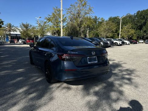 Used 2025 Honda Civic Sport image 4