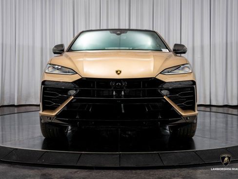 Used 2025 Lamborghini Urus SE image 2
