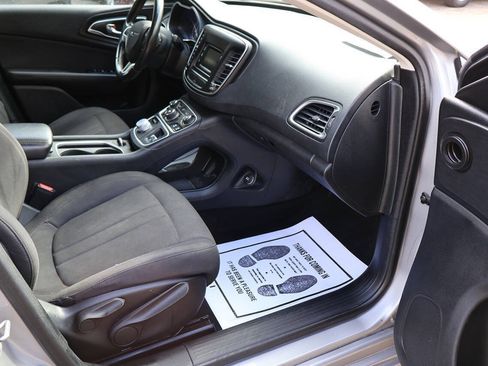 Used 2015 Chrysler 200 Limited w/ Convenience Group FWD image 21