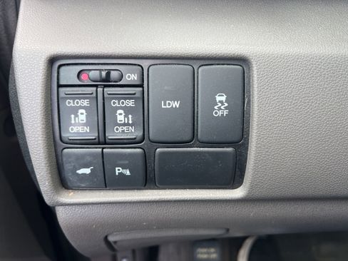 Used 2016 Honda Odyssey Touring Elite image 14