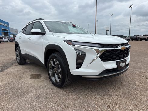 New 2026 Chevrolet Trax LT w/ LT Convenience Package FWD image 8