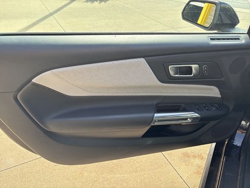 Used 2024 Ford Mustang Convertible RWD image 14