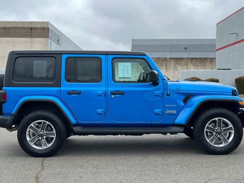 Used 2022 Jeep Wrangler Unlimited Sahara w/ Cold Weather Group AWD/4WD image 6