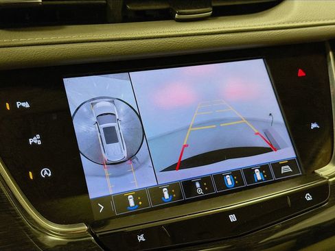 Used 2020 Cadillac XT6 Premium Luxury FWD image 16