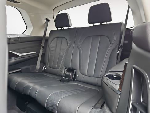 Used 2020 BMW X7 xDrive40i w/ Cold Weather Package image 14