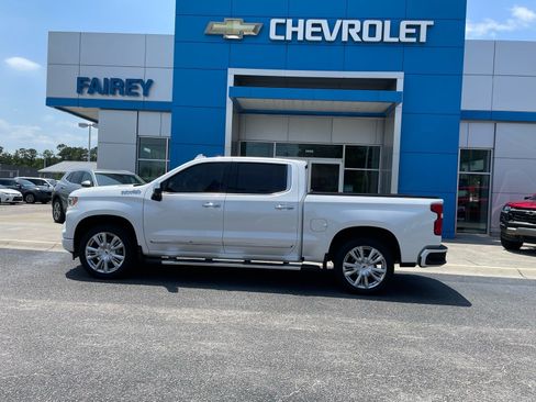 Used 2024 Chevrolet Silverado 1500 High Country w/ High Country Premium Package AWD/4WD image 2