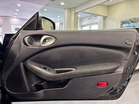 Used 2019 Nissan 370Z Touring RWD image 29