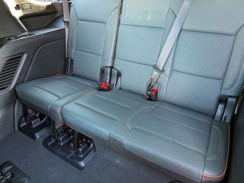 Used 2025 GMC Yukon AT4 AWD/4WD image 21