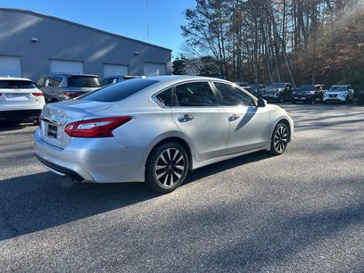 Used 2017 Nissan Altima 2.5 SL w/ Technology Package