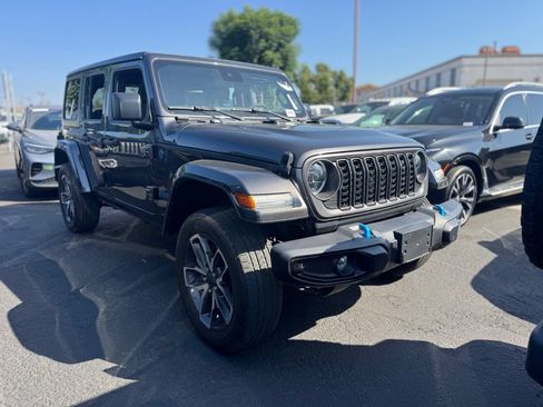 Used 2024 Jeep Wrangler Unlimited w/ Convenience Group AWD/4WD image 8