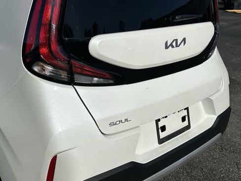 Used 2025 Kia Soul LX w/ LX Technology Package FWD image 10