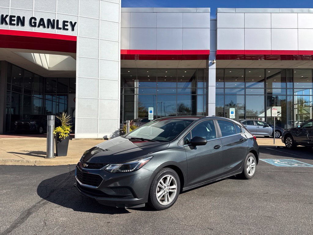 Used 2017 Chevrolet Cruze LT FWD image 1