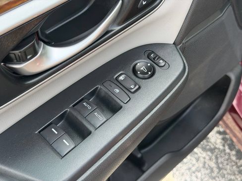 Used 2019 Honda CR-V Touring image 14