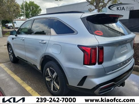 Used 2022 Kia Sorento S w/ Panoramic Sunroof Package FWD image 9