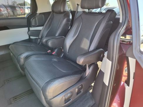 Used 2022 Kia Carnival SX Prestige image 28