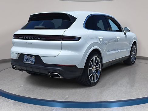 Used 2024 Porsche Cayenne AWD/4WD image 6