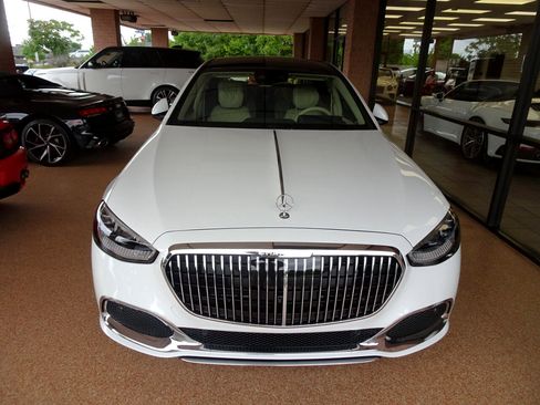 Used 2024 Mercedes-Benz Maybach S 580 4MATIC image 3