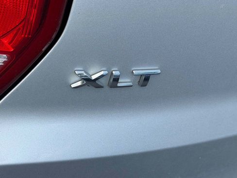 Used 2019 Ford Explorer XLT w/ XLT Sport Appearance Package AWD/4WD image 11