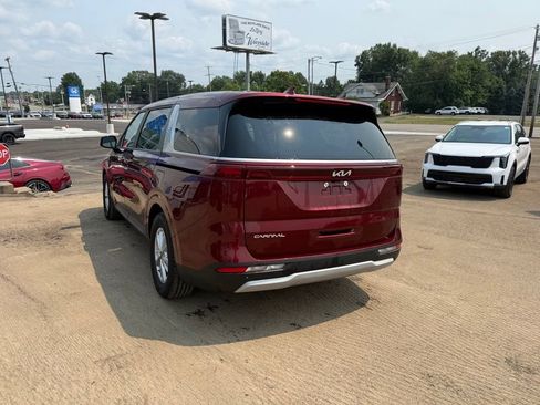 Certified 2023 Kia Carnival LX FWD image 6