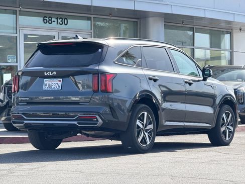 Certified 2023 Kia Sorento S FWD image 3