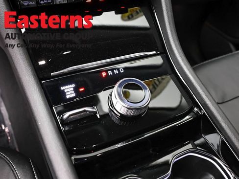 Used 2023 Jeep Grand Cherokee Limited w/ Black Appearance Package AWD/4WD image 13