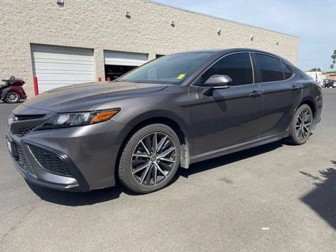 Used 2023 Toyota Camry SE FWD image 4