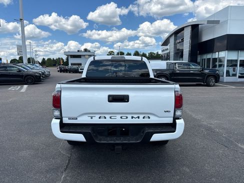 Used 2022 Toyota Tacoma TRD Sport AWD/4WD image 4