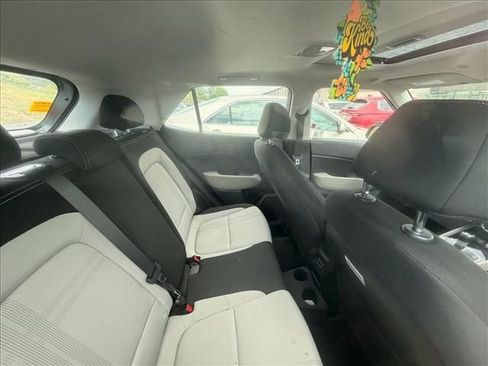 Used 2025 Hyundai Venue SEL FWD image 28