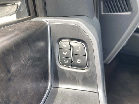 Used 2022 Ford F150 Lariat w/ Equipment Group 502A High AWD/4WD image 17
