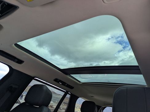 Used 2022 Land Rover Range Rover Long Wheelbase SE image 23