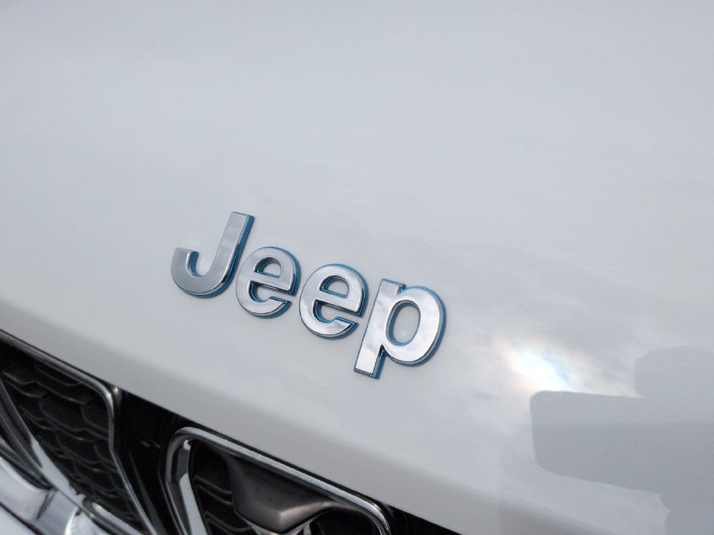 Used 2023 Jeep Grand Cherokee 4WD 4xe w/ Luxury Tech Group II image 32