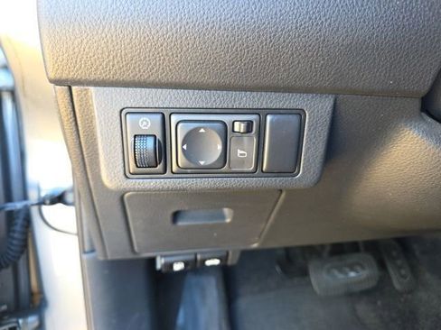 Used 2008 Nissan Versa SL w/ Convenience Pkg image 14