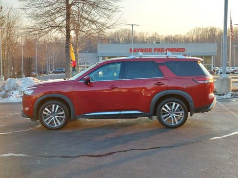 Used 2022 Nissan Pathfinder Platinum w/ Lighting Package (N92) image 10