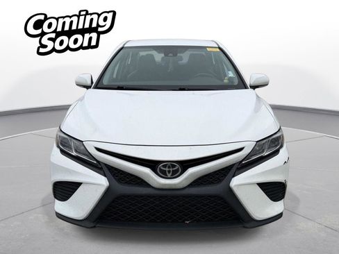 Used 2020 Toyota Camry SE image 3
