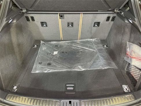 Certified 2025 Porsche Macan image 20