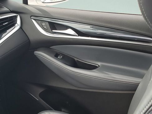 Used 2019 Buick Enclave Essence FWD image 8